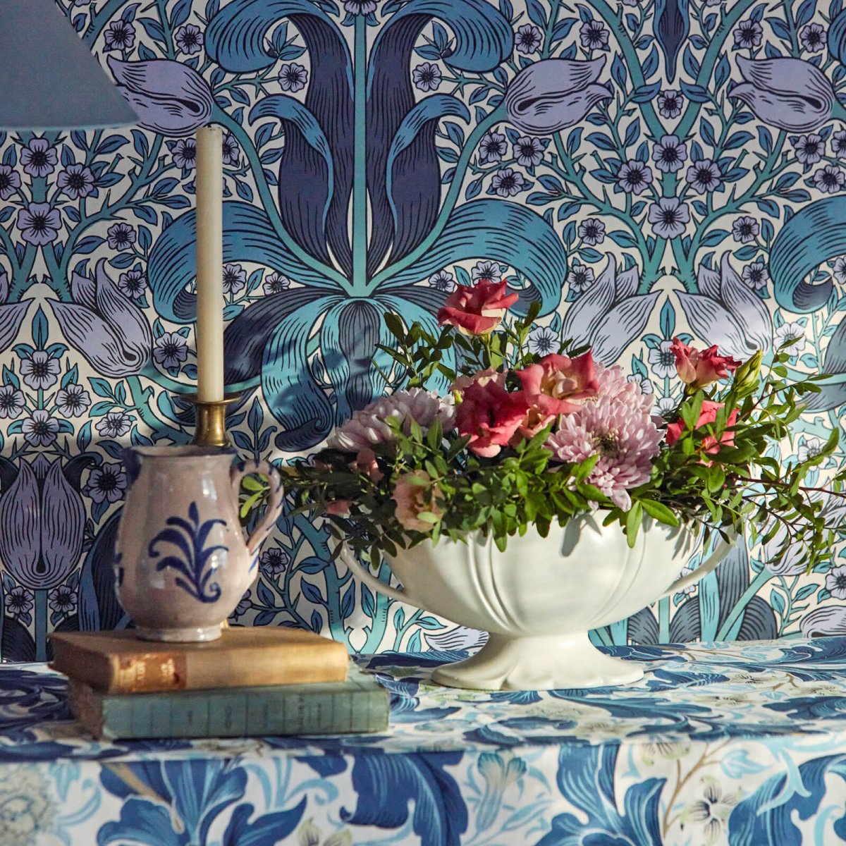 Morris & Co. Spring Thicket Behang 217338 - LAB COLOUR THE WORLD