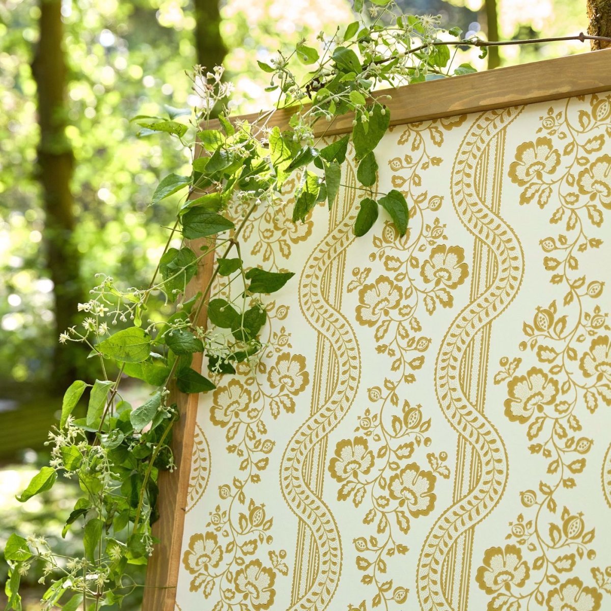 Sanderson Aubrey Behang 217430 - LAB COLOUR THE WORLD