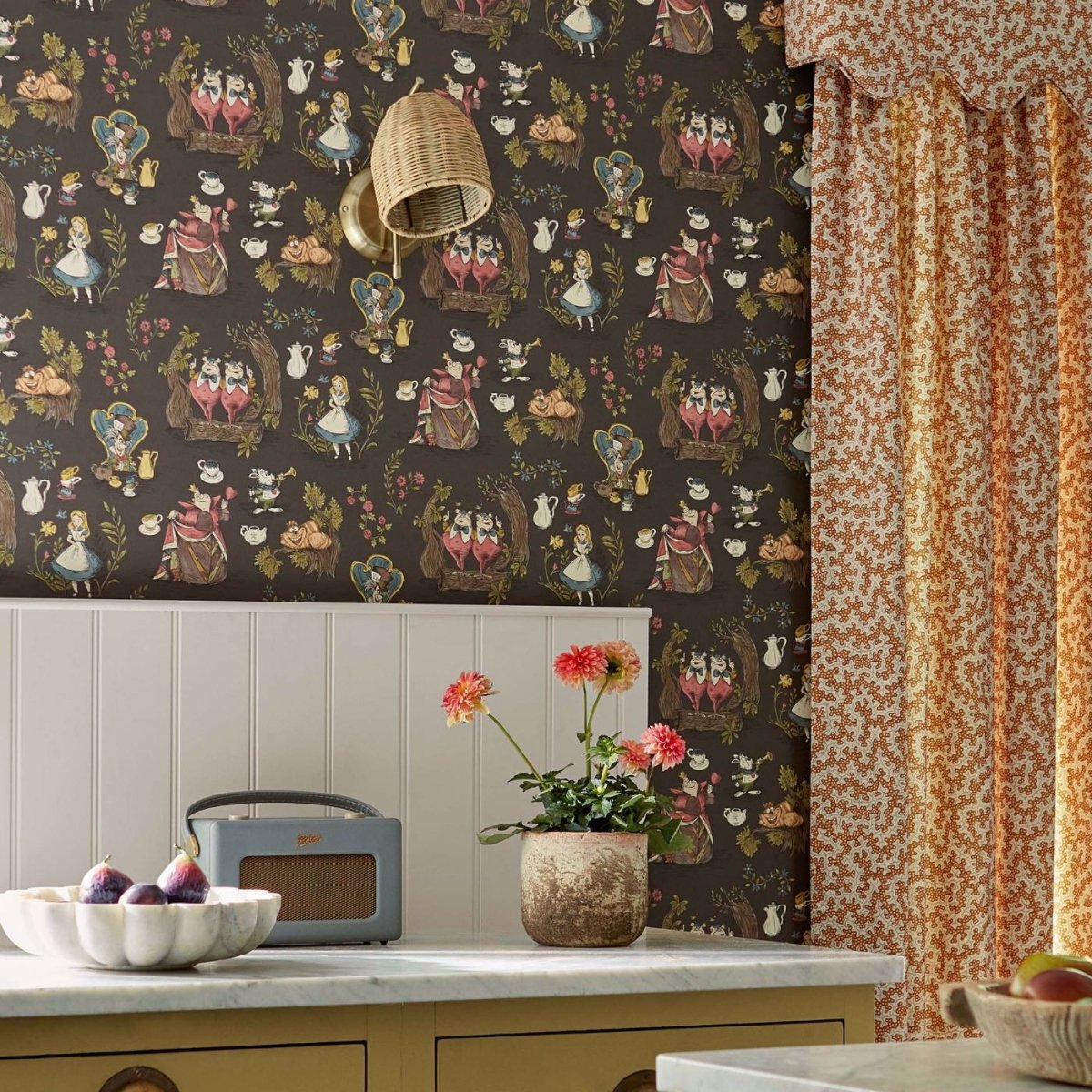 Sanderson Disney Home Alice In Wonderland Behang 217287 - LAB COLOUR THE WORLD