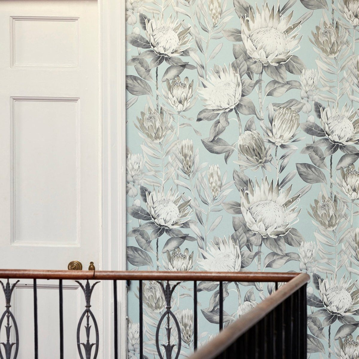 Sanderson King Protea Behang 216645 - LAB COLOUR THE WORLD