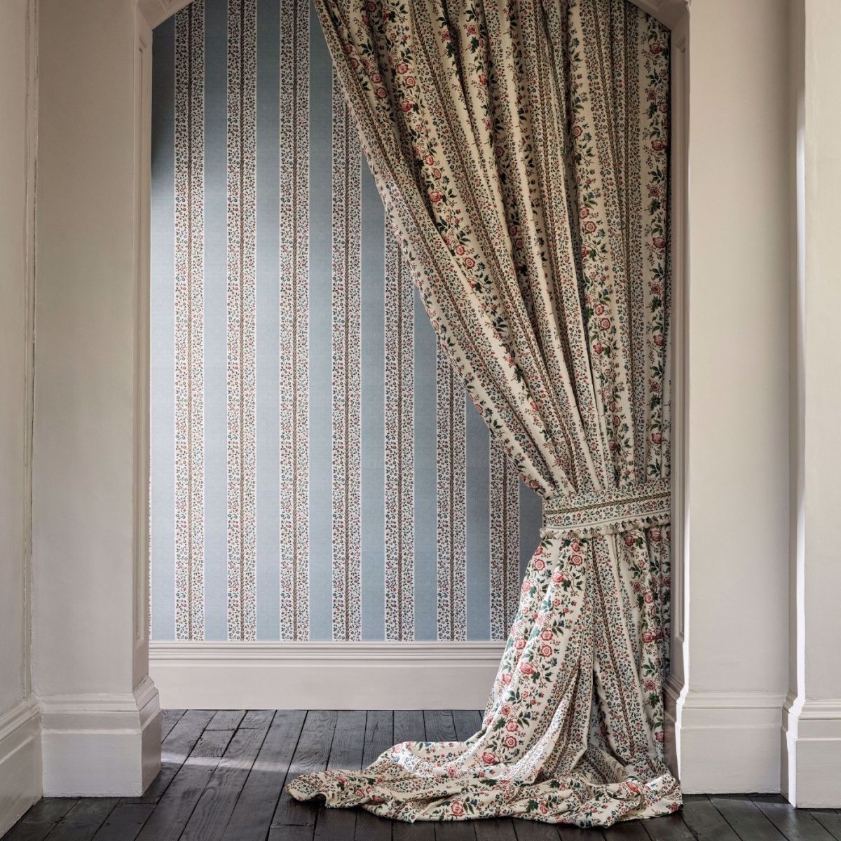 Sanderson Pergola Stripe Behang 217485 - LAB COLOUR THE WORLD