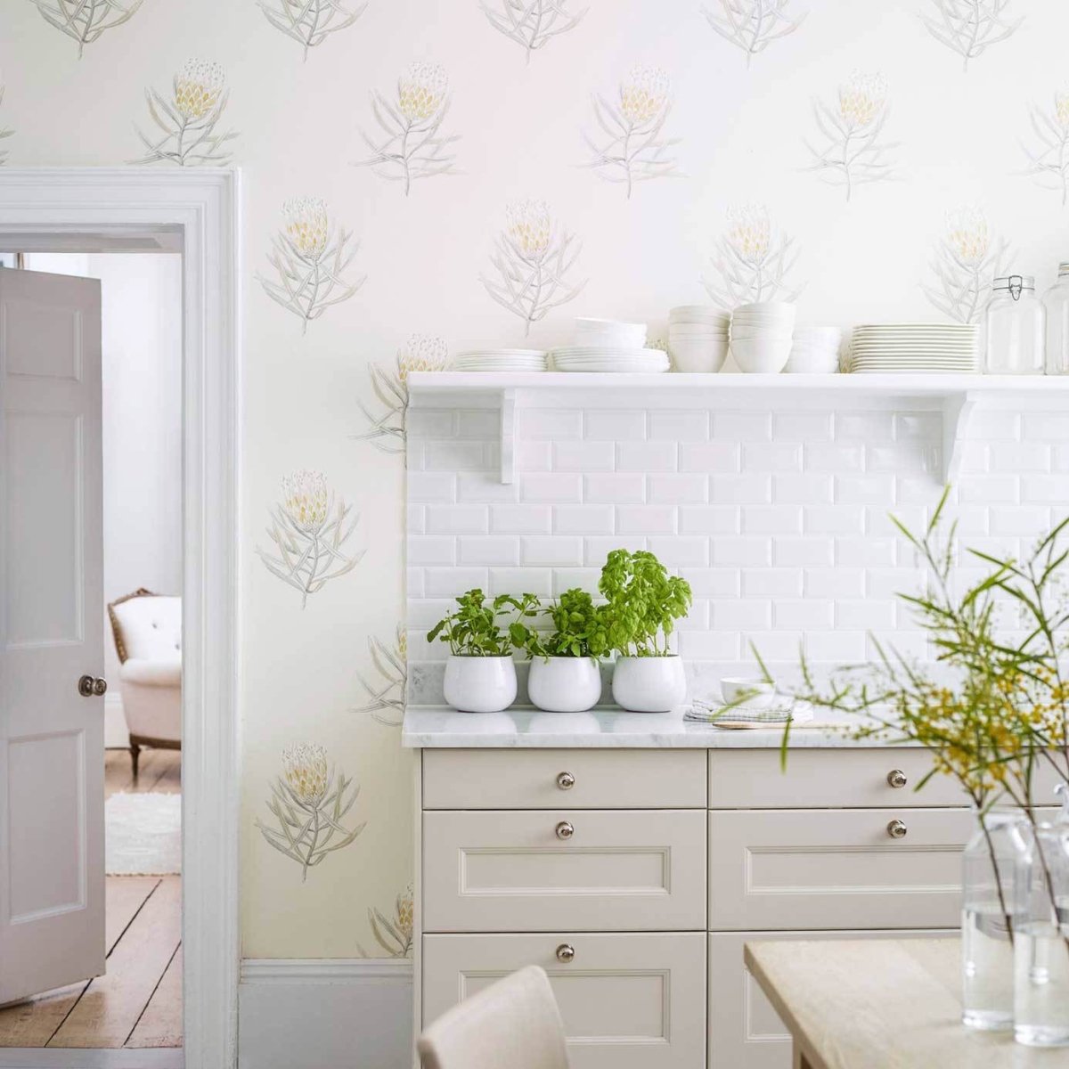 Sanderson Protea Flower Behang 216330 - LAB COLOUR THE WORLD