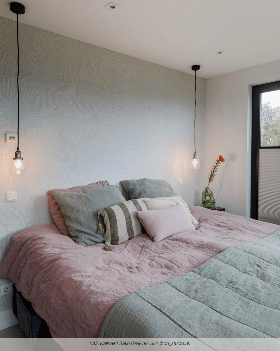 SATIN GREY NO. 551 - LAB COLOUR THE WORLD