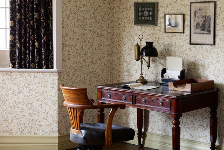 William Morris Scroll behang Morris & Co Archive