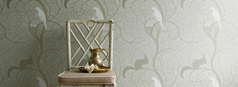 Sanderson Squirrel & Dove Behang DVIWSQ103 - LAB COLOUR THE WORLD